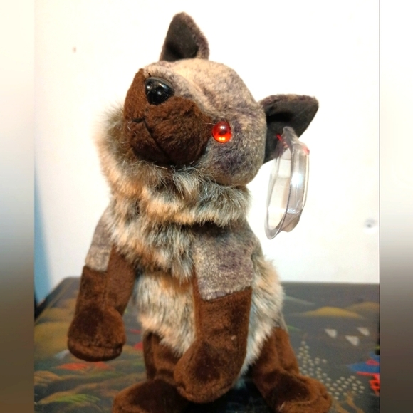 TY2000 Wolf Beanie baby RETIRED .